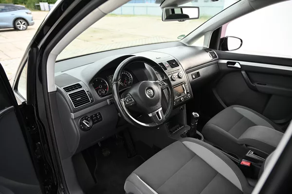 Volkswagen Touran 2.0TDI 103KW Life 10/2013 - foto 27