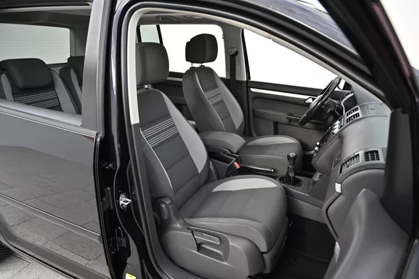 Volkswagen Touran 2.0TDI 103KW Life 10/2013 - foto 29