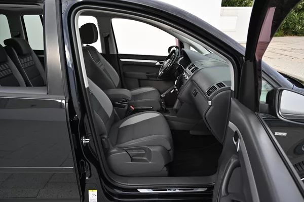 Volkswagen Touran 2.0TDI 103KW Life 10/2013 - foto 30
