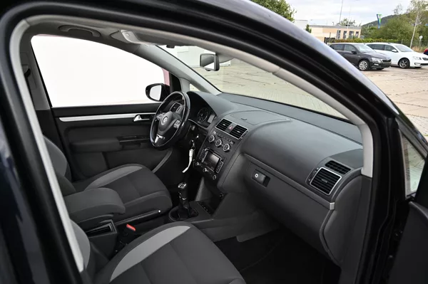 Volkswagen Touran 2.0TDI 103KW Life 10/2013 - foto 31