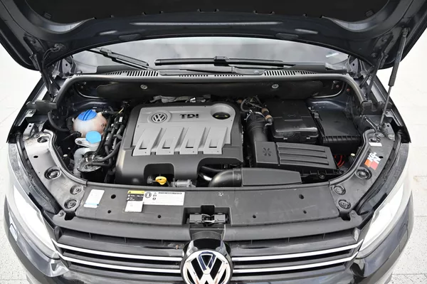 Volkswagen Touran 2.0TDI 103KW Life 10/2013 - foto 36