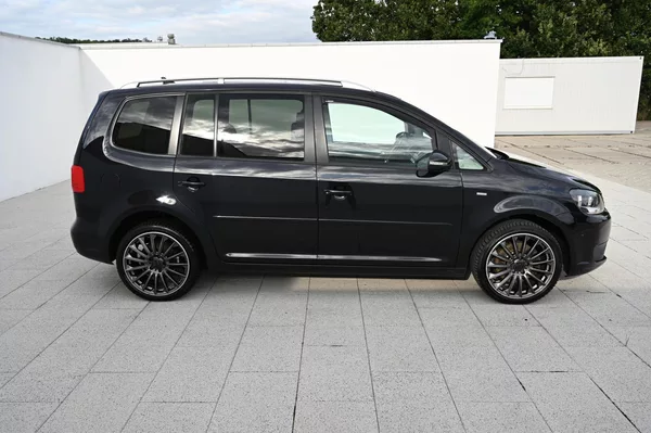 Volkswagen Touran 2.0TDI 103KW Life 10/2013 - foto 4