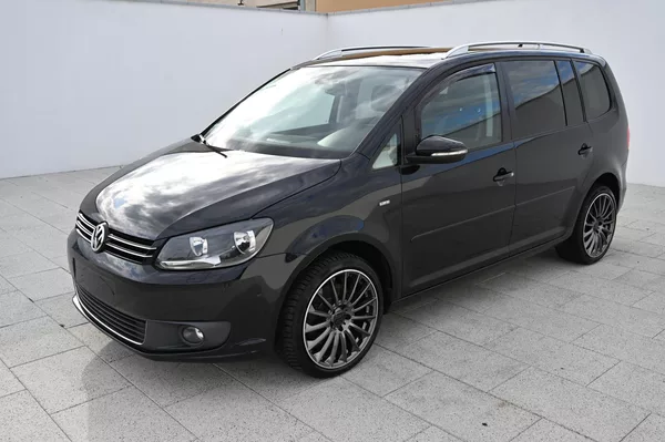 Volkswagen Touran 2.0TDI 103KW Life 10/2013 - foto 9