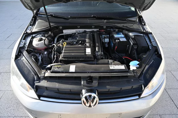 Volkswagen Golf VII 1.2TSI 77KW POHON ŘEMEN - foto 32