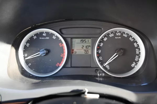 Škoda Fabia 1.6i 16V 77KW Style 10/2008 - foto 13