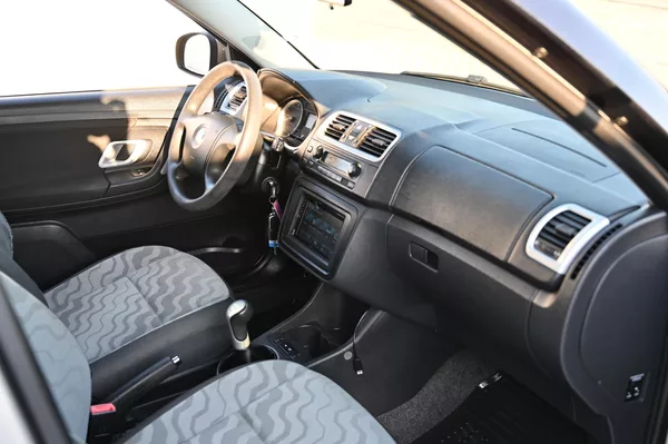 Škoda Fabia 1.6i 16V 77KW Style 10/2008 - foto 26