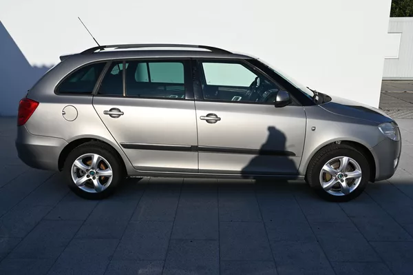 Škoda Fabia 1.6i 16V 77KW Style 10/2008 - foto 4