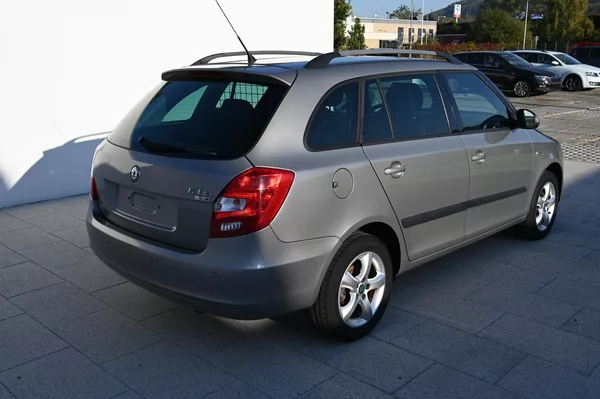 Škoda Fabia 1.6i 16V 77KW Style 10/2008 - foto 5