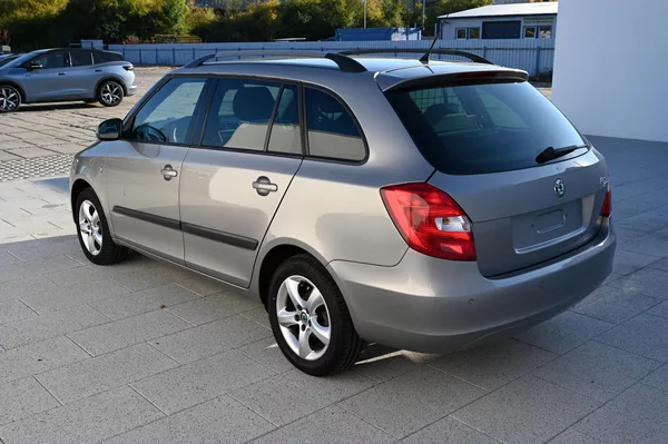Škoda Fabia 1.6i 16V 77KW Style 10/2008 - foto 7