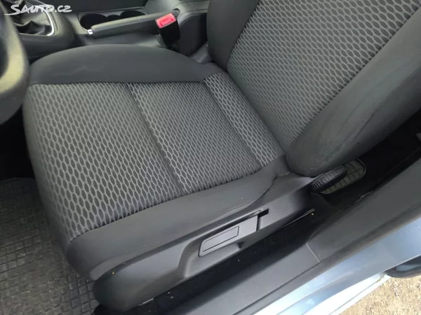 Volkswagen Golf TDI 66KW,PĚKNÝ,SERVISKA,1MAJ57 - foto 16