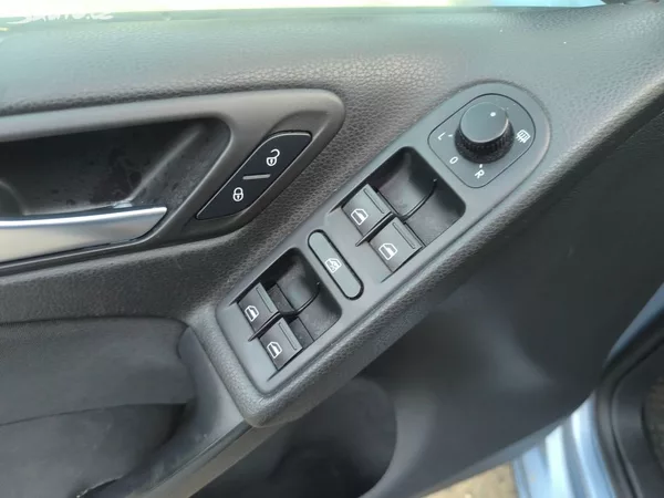 Volkswagen Golf TDI 66KW,PĚKNÝ,SERVISKA,1MAJ57 - foto 17