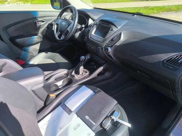 Hyundai ix35 2.0D4X4,90KM,MAX VÝBAVA,KRÁSNÝ - foto 12
