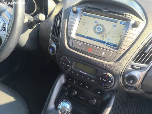 Hyundai ix35 2.0D4X4,90KM,MAX VÝBAVA,KRÁSNÝ - foto 14