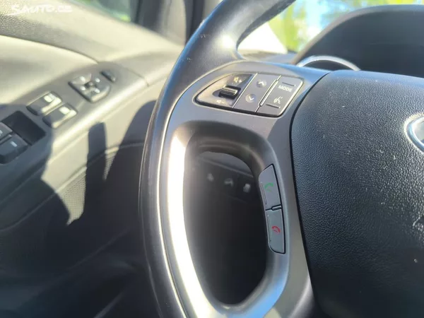 Hyundai ix35 2.0D4X4,90KM,MAX VÝBAVA,KRÁSNÝ - foto 18