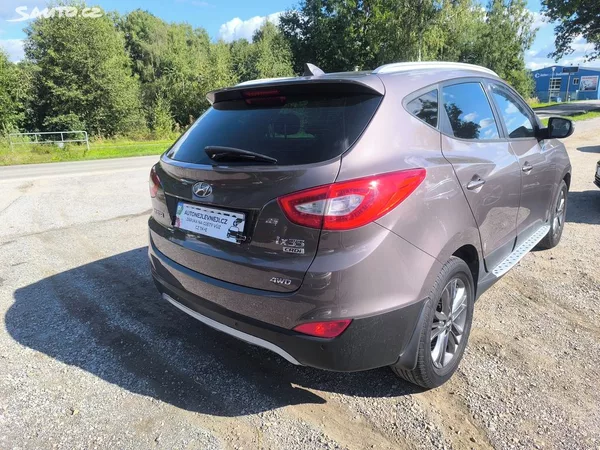 Hyundai ix35 2.0D4X4,90KM,MAX VÝBAVA,KRÁSNÝ - foto 4