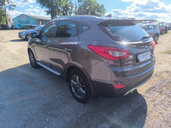 Hyundai ix35 2.0D4X4,90KM,MAX VÝBAVA,KRÁSNÝ - foto 6