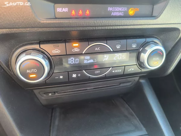 Mazda 3 KRÁSNÁ,SERVISKA,1MAJ,VÝBAVA - foto 13