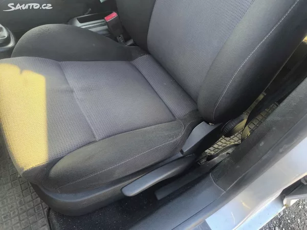 Volkswagen Golf TDI 4X4,PĚKNÝ,VÝBAVA,SERVISKA - foto 17