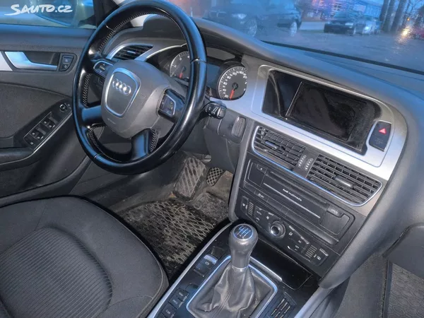 Audi A4 KRÁSNÁ,130KM,SERVISKA,1MAJITEL - foto 8