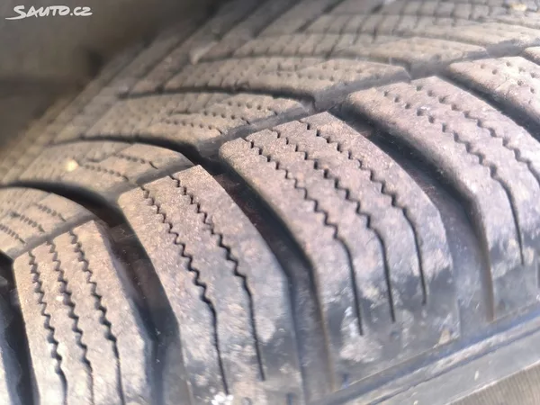 Volkswagen Jetta 1,9TDI BEZ DPF,KRÁSNÁ,220T.KM - foto 23
