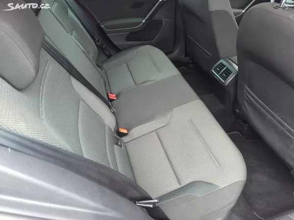 Volkswagen Golf 2.0TDI4X4,VÝBAVA,KRÁSNÝ,SERVIS - foto 10