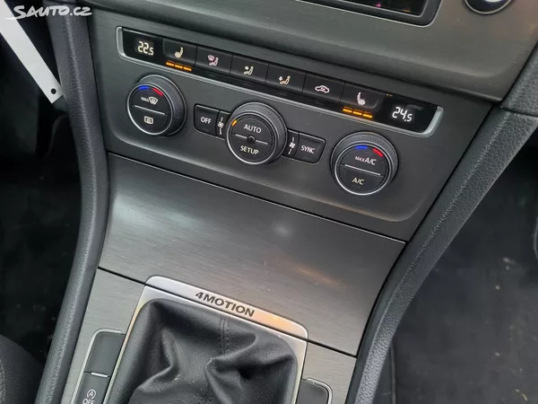 Volkswagen Golf 2.0TDI4X4,VÝBAVA,KRÁSNÝ,SERVIS - foto 14