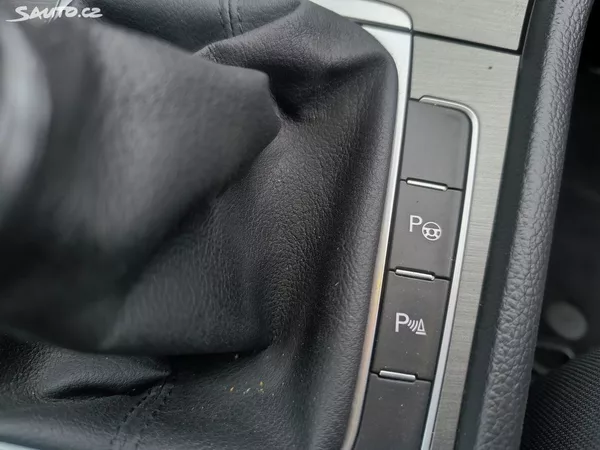 Volkswagen Golf 2.0TDI4X4,VÝBAVA,KRÁSNÝ,SERVIS - foto 20