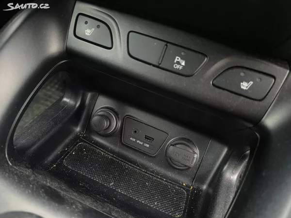 Hyundai ix35 2.0D4X4,70KM,MAX VÝBAVA,KRÁSNÝ - foto 15