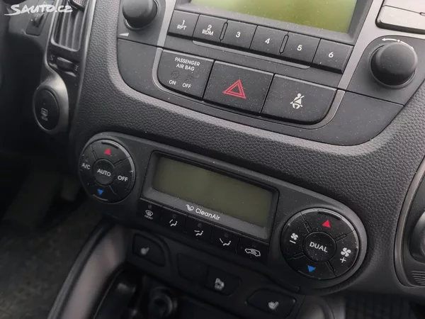 Hyundai ix35 2.0D4X4,70KM,MAX VÝBAVA,KRÁSNÝ - foto 16