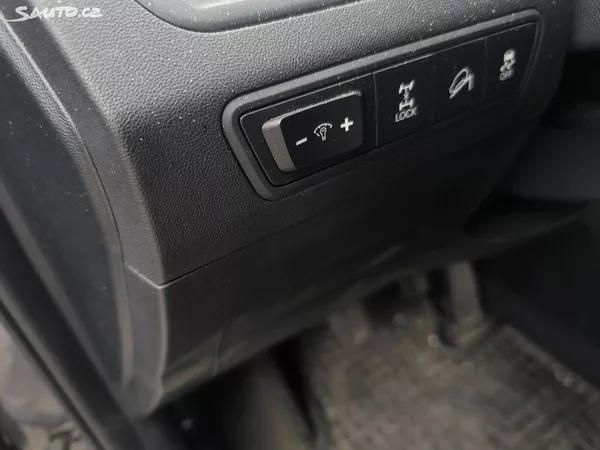 Hyundai ix35 2.0D4X4,70KM,MAX VÝBAVA,KRÁSNÝ - foto 22