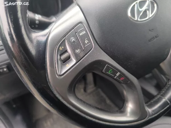 Hyundai ix35 2.0D4X4,70KM,MAX VÝBAVA,KRÁSNÝ - foto 23