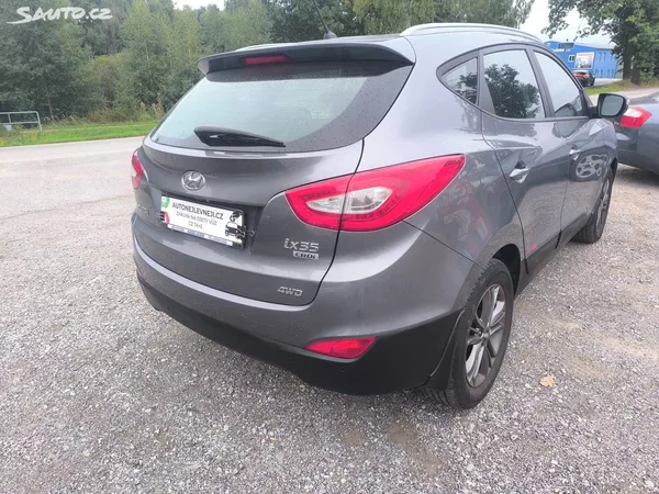 Hyundai ix35 2.0D4X4,70KM,MAX VÝBAVA,KRÁSNÝ - foto 4