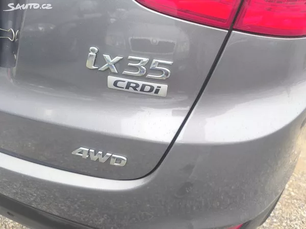 Hyundai ix35 2.0D4X4,70KM,MAX VÝBAVA,KRÁSNÝ - foto 5