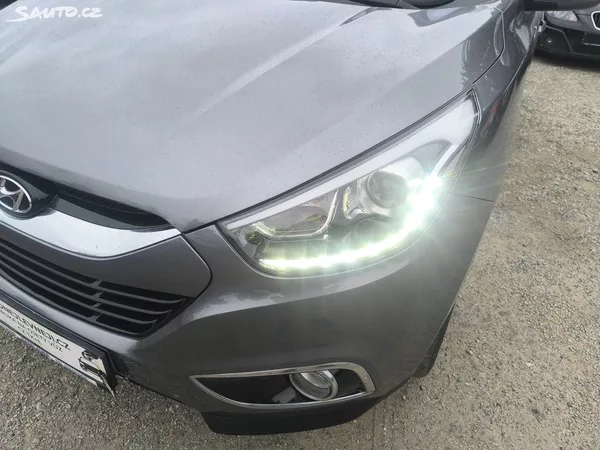 Hyundai ix35 2.0D4X4,70KM,MAX VÝBAVA,KRÁSNÝ - foto 7