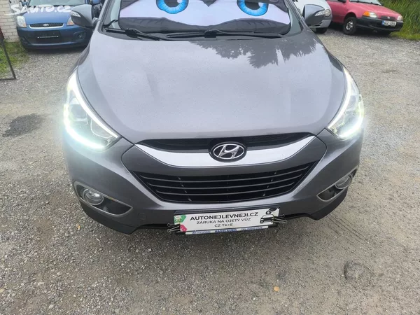 Hyundai ix35 2.0D4X4,70KM,MAX VÝBAVA,KRÁSNÝ - foto 8