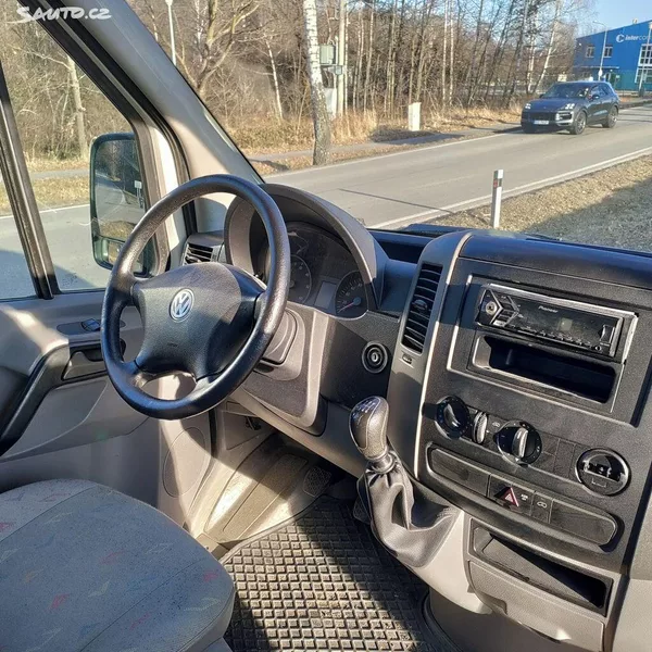 Volkswagen Crafter 7MÍST,KRÁSNÝ,SERVIS,DLOUHÝ3,5M - foto 9