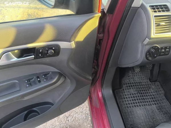 Volkswagen Touran TDI,PĚKNÝ,185TKM,SERVISKA,CENA - foto 23