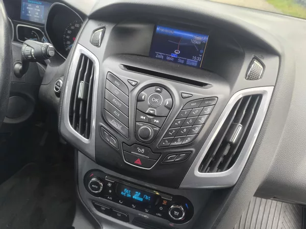 Ford Focus 2.0TDCI103KW,MAX VÝBAVA,KRÁSNÝ - foto 16