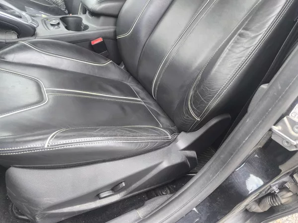 Ford Focus 2.0TDCI103KW,MAX VÝBAVA,KRÁSNÝ - foto 20