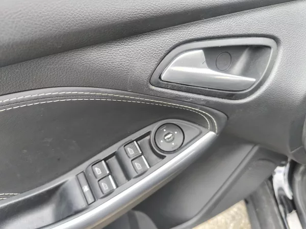 Ford Focus 2.0TDCI103KW,MAX VÝBAVA,KRÁSNÝ - foto 22