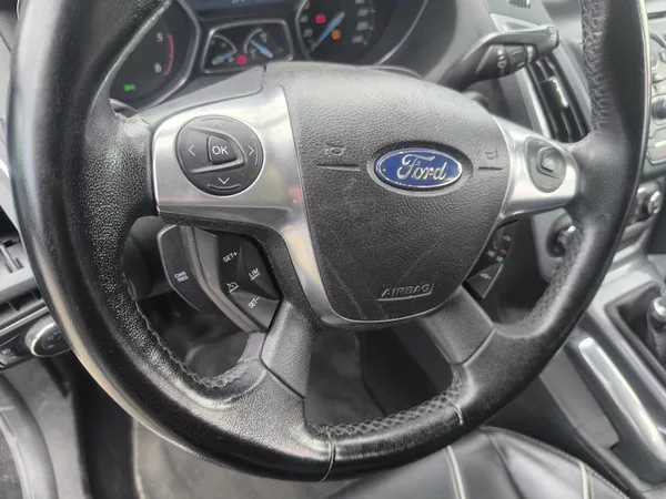 Ford Focus 2.0TDCI103KW,MAX VÝBAVA,KRÁSNÝ - foto 23