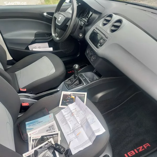 Seat Ibiza KRÁSNÁ,65KM,SERVISKA,1MAJ71LET - foto 8
