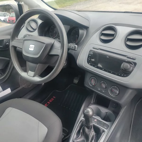 Seat Ibiza KRÁSNÁ,65KM,SERVISKA,1MAJ71LET - foto 9