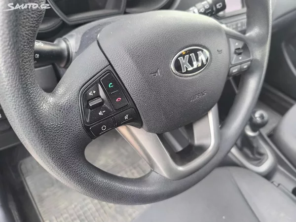 Kia Rio KRÁSNÁ,75T.KM,1MAJ48LET,VÝBAVA - foto 15