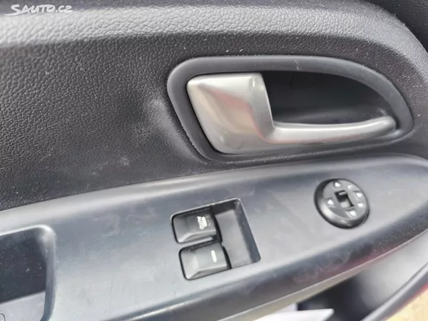 Kia Rio KRÁSNÁ,75T.KM,1MAJ48LET,VÝBAVA - foto 17