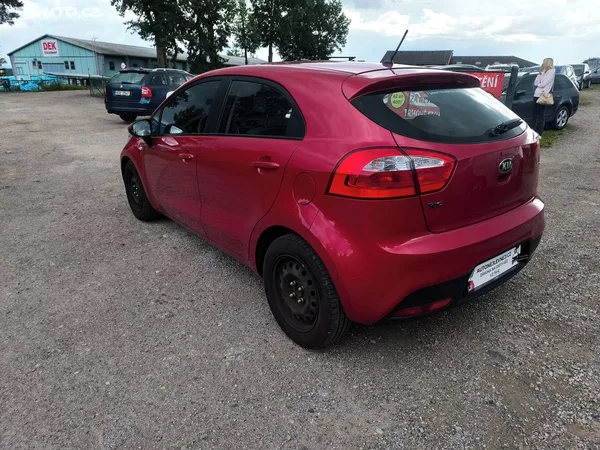Kia Rio KRÁSNÁ,75T.KM,1MAJ48LET,VÝBAVA - foto 5
