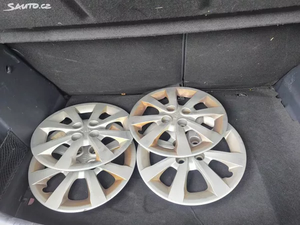 Kia Rio KRÁSNÁ,75T.KM,1MAJ48LET,VÝBAVA - foto 6