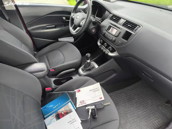 Kia Rio KRÁSNÁ,75T.KM,1MAJ48LET,VÝBAVA - foto 8