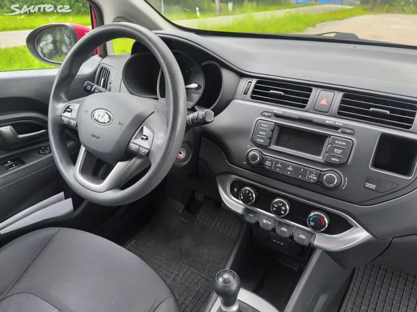 Kia Rio KRÁSNÁ,75T.KM,1MAJ48LET,VÝBAVA - foto 9