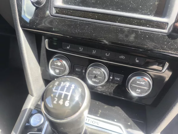 Volkswagen Passat 4X4,MANUÁL,VÝBAVA,SERVIS,PĚKNÝ - foto 13